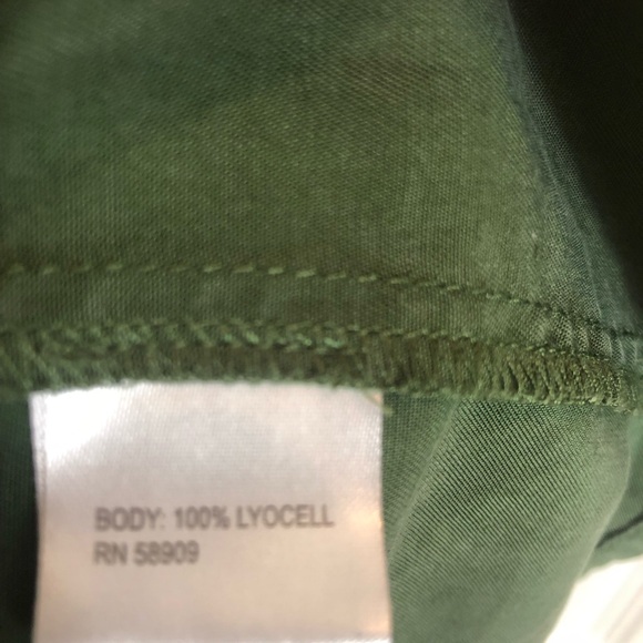 Cremieux Ruffle Short Sleeves with V-Neck Dress. Size Small - Picture 7 of 9